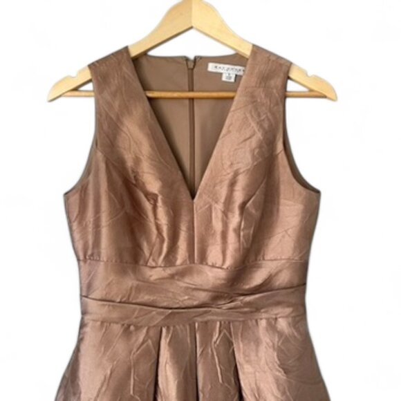 Kay Unger Mariah Textured Jacquard Gown, Champagne Almond, Size 4, Like NEW - Picture 6 of 10